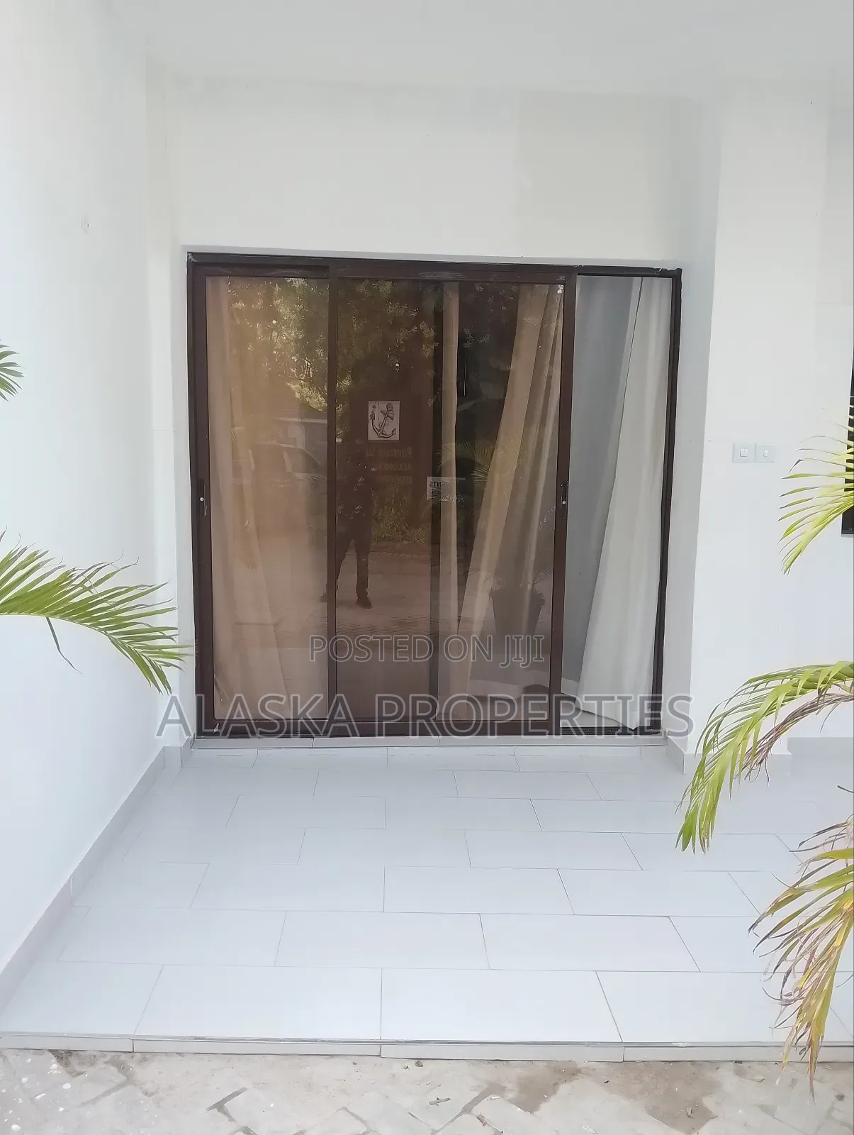 Furnished Studio Apartment to Let in Nyali Links Road.
