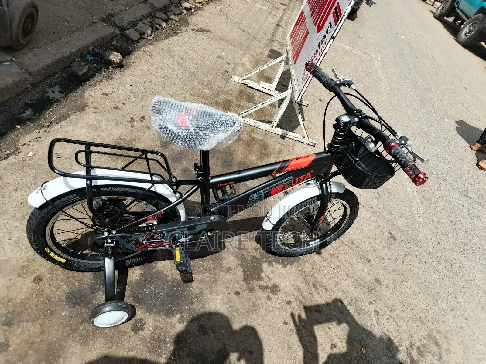 Kids Bicycle Size 16 Luta