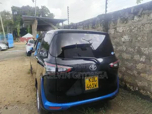 Toyota Sienta 2017 Black