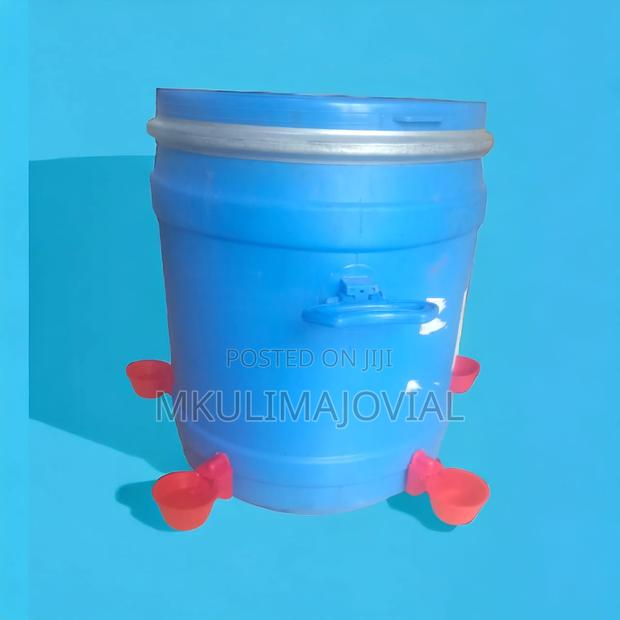 40 LTRS Bucket Installed With Automatic Cups Chicken Drinker