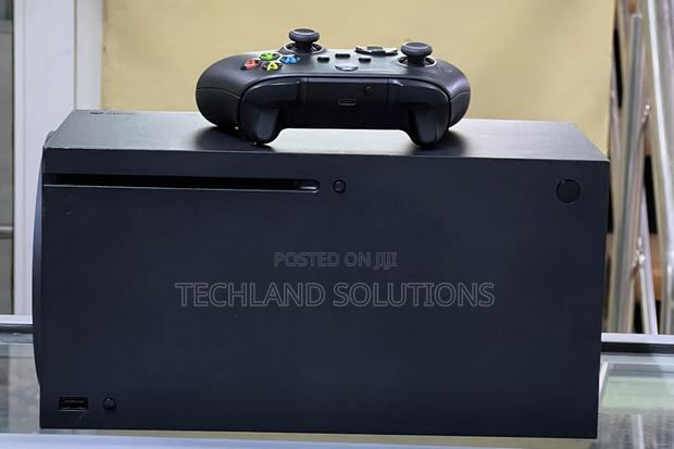 Ex Uk Black Xbox Series X - main view