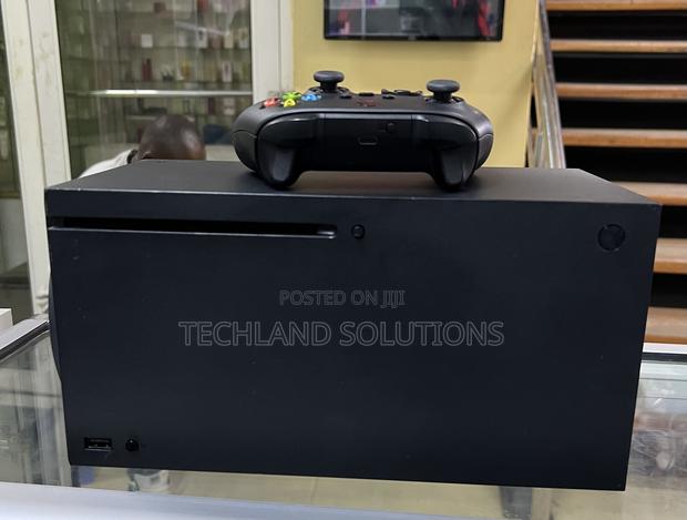 Ex Uk Black Xbox Series X - thumbnail 3