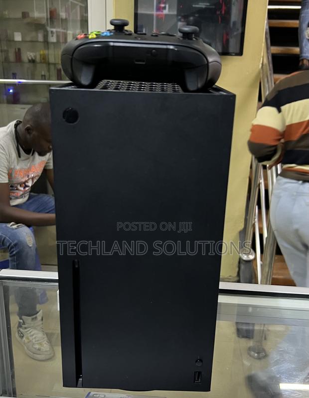 Ex Uk Black Xbox Series X - thumbnail 4