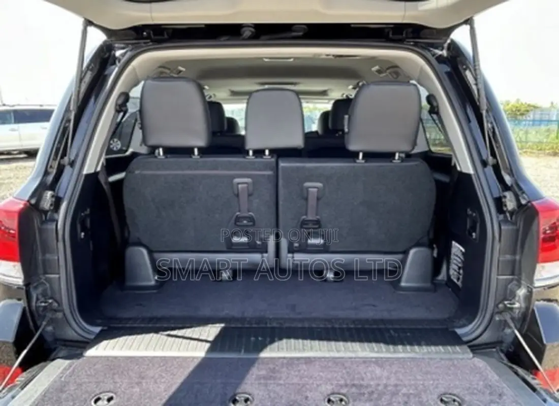 Toyota Land Cruiser 4.6 V8 ZX 2017 Black