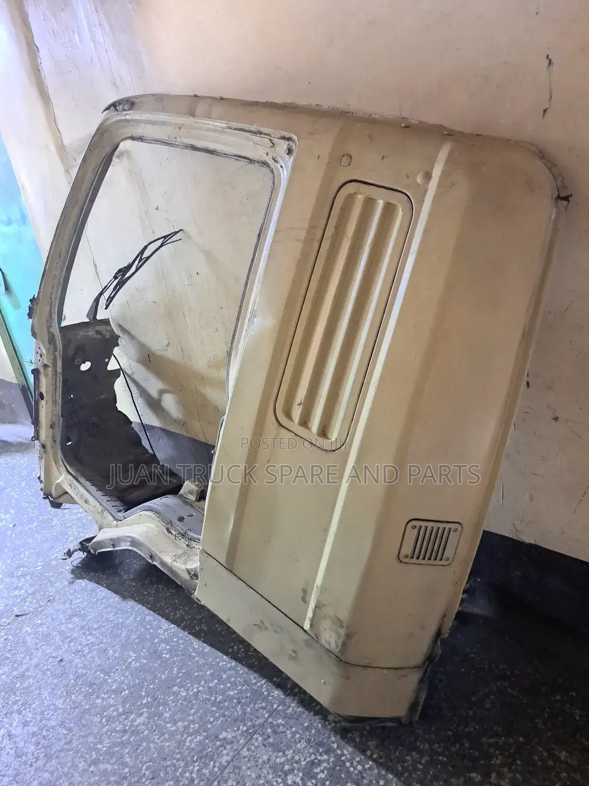 Round Pillar Mitsubishi Fuso