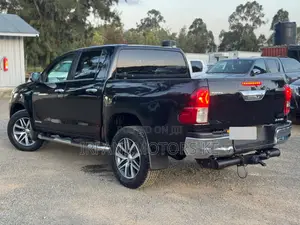 Toyota Hilux SR5+ 4x4 2017 Black