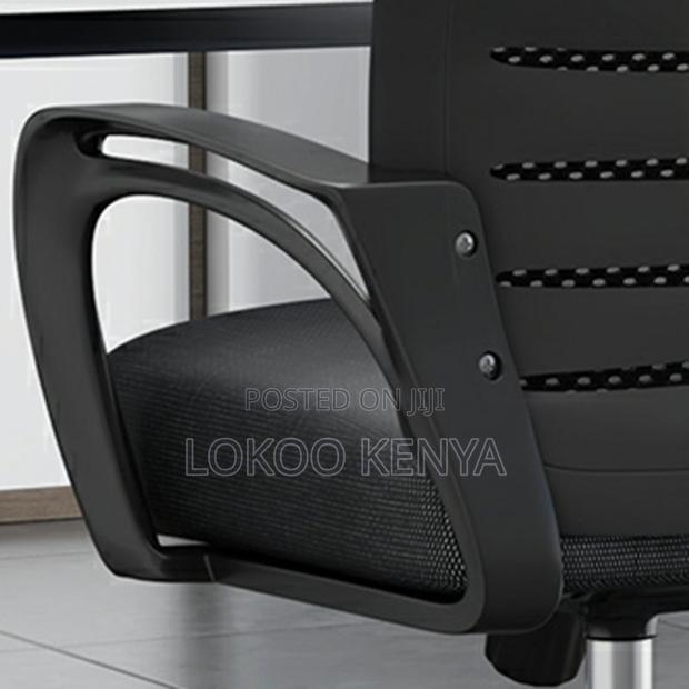 Office Chair: Strong Mesh Executive Office Chair - thumbnail 3