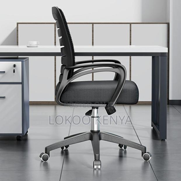 Office Chair: Strong Mesh Executive Office Chair - thumbnail 5