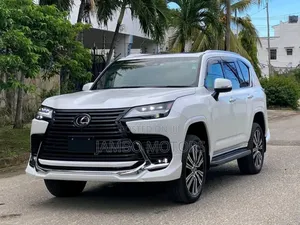 Lexus LX 2022 White