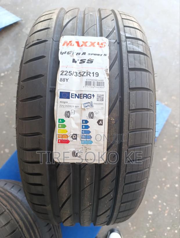 Maxxis 225/35zr19 Victra Sport Vs5