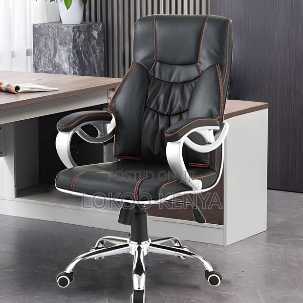 Office Chair: Black Leather Swivel Office Chair
