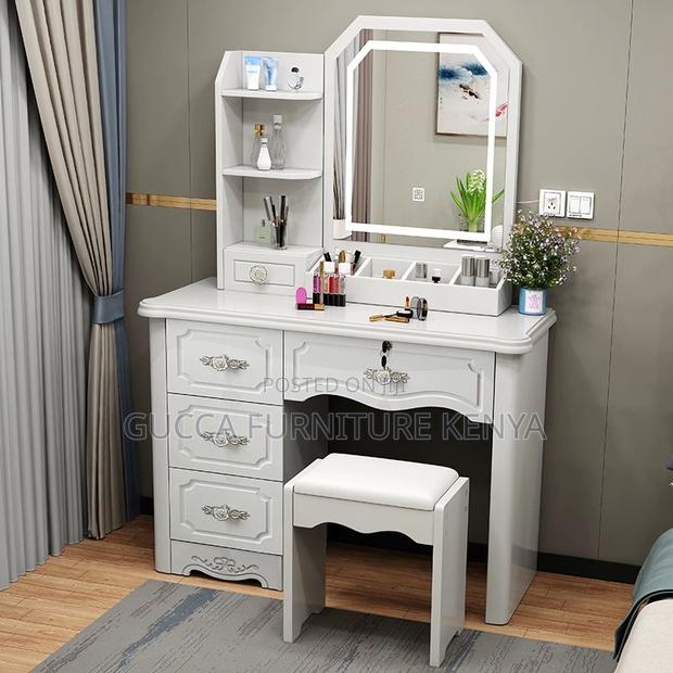 Dressers: Trendy Standard White Vanity Table