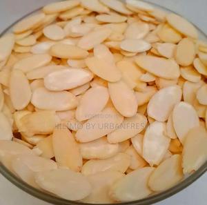 Blanched Sliced Almond 1kg - thumbnail 2