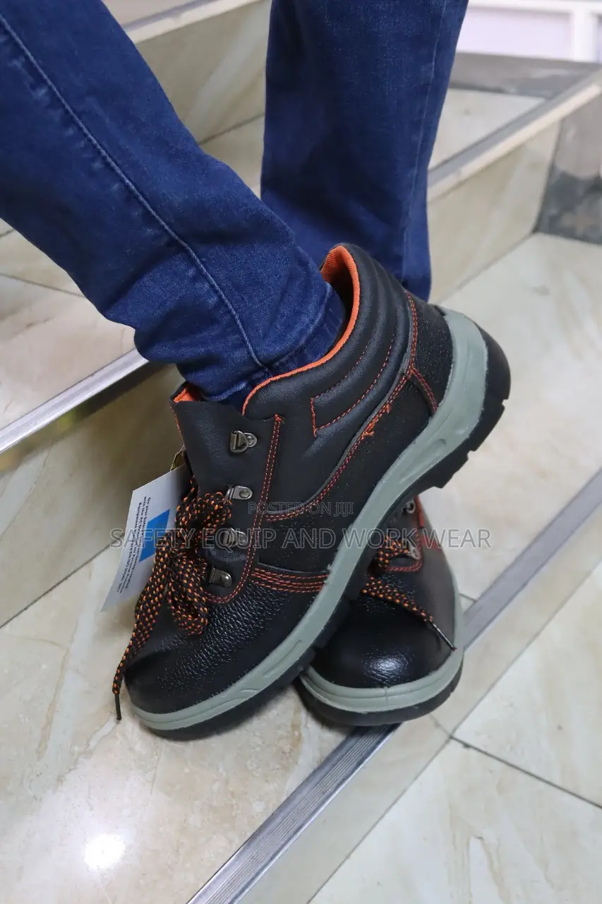 Rocklander Boot With A Rubber Sole Closure