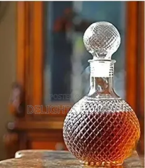 1l Thick Glass Whisky Bottle. -Pa