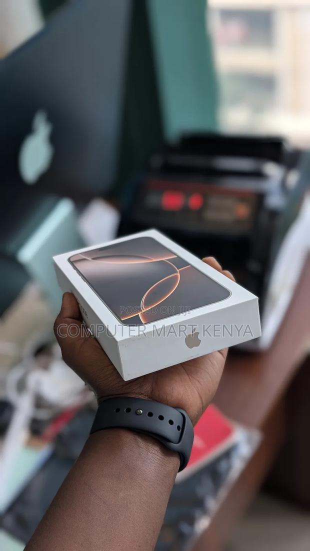 New Apple iPhone 16 Pro Max 256 GB Gold - thumbnail 3