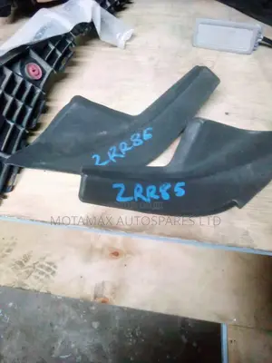 Noah/Voxy Zrr80 Windscreen Finishers