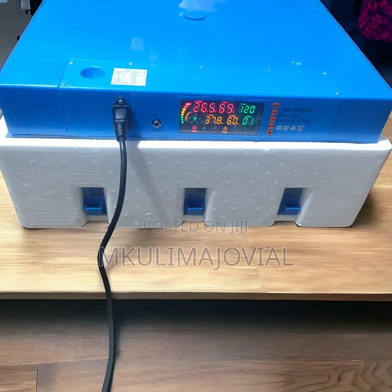 Automatic Hatching Eggs Incubator/64 Eggs