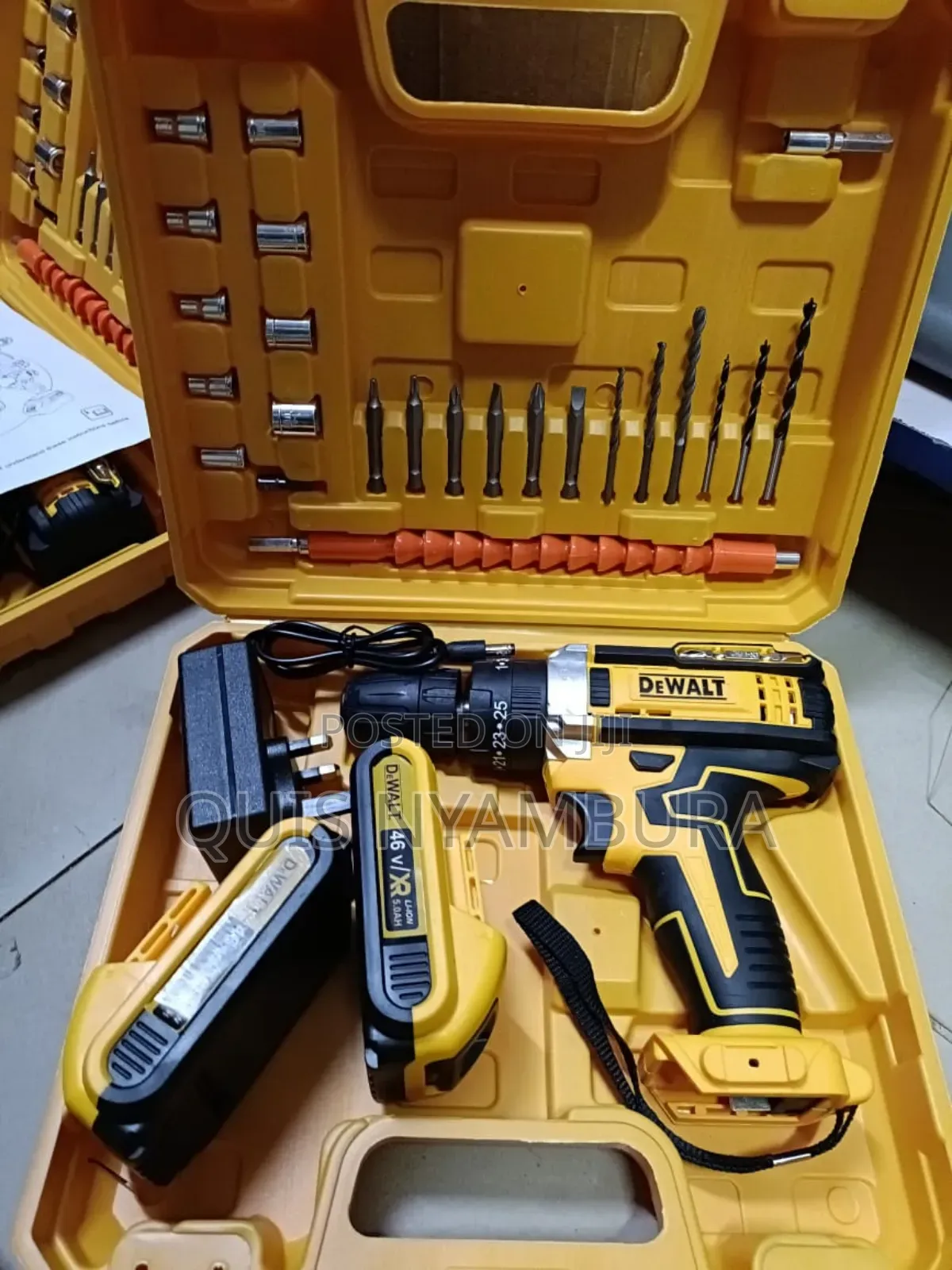 Dewalt Cordless Drill/ Electric Drill Set