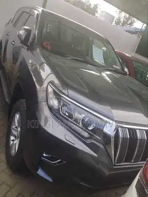 Toyota Land Cruiser Prado 2.8 2017 Gray