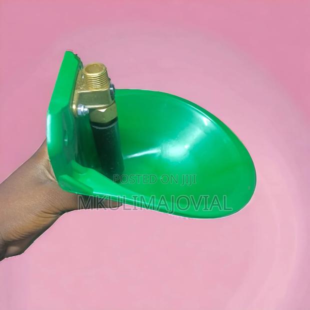 Durable Automatic Drinker Bowl for Goats and Sheep Plastic