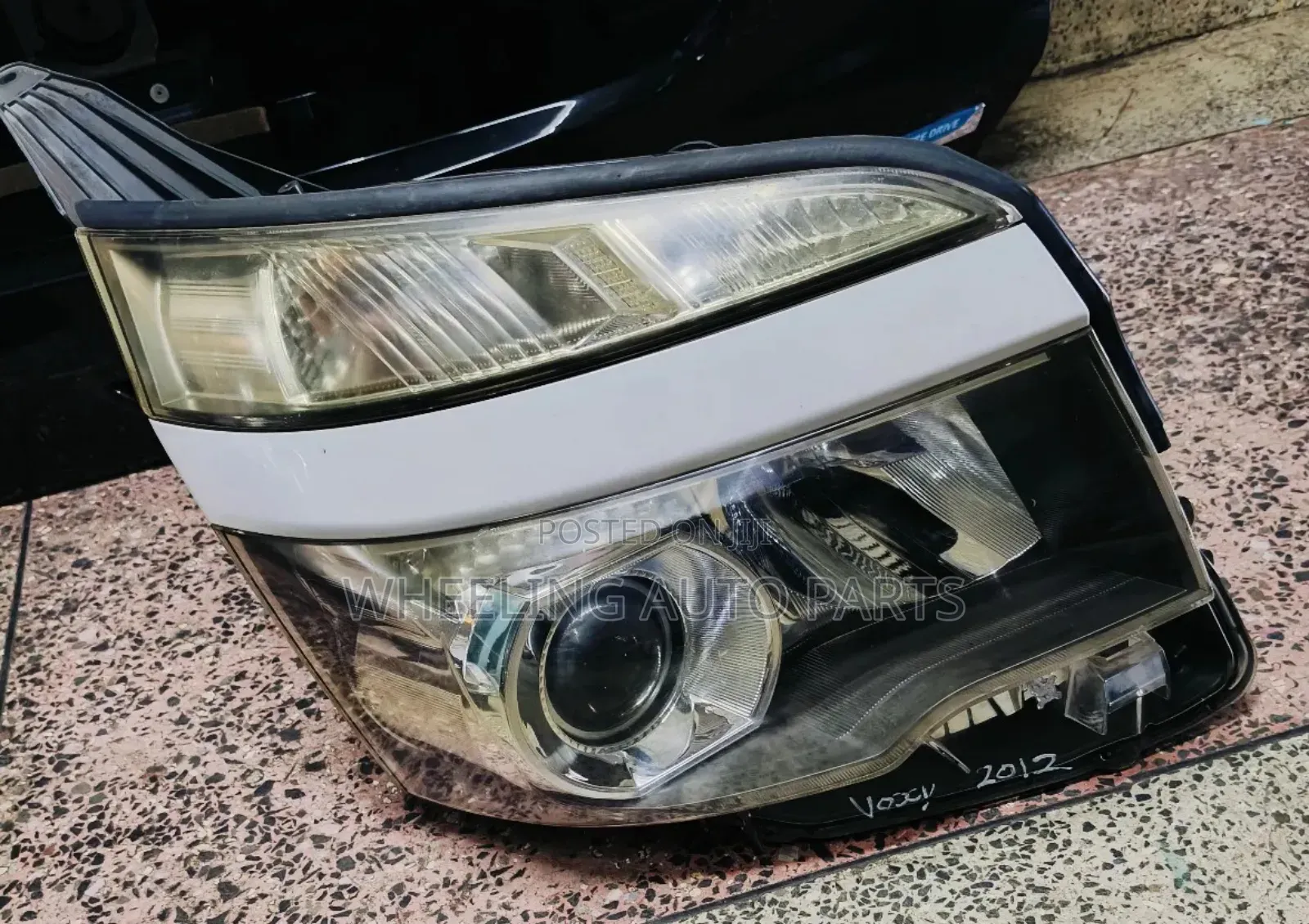 Toyota Voxy 2012