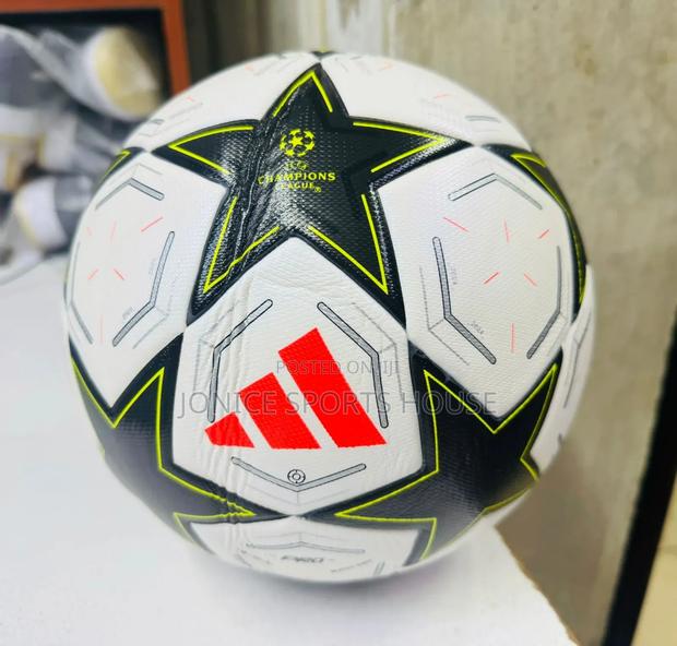 Champion Tubeless Football Ball