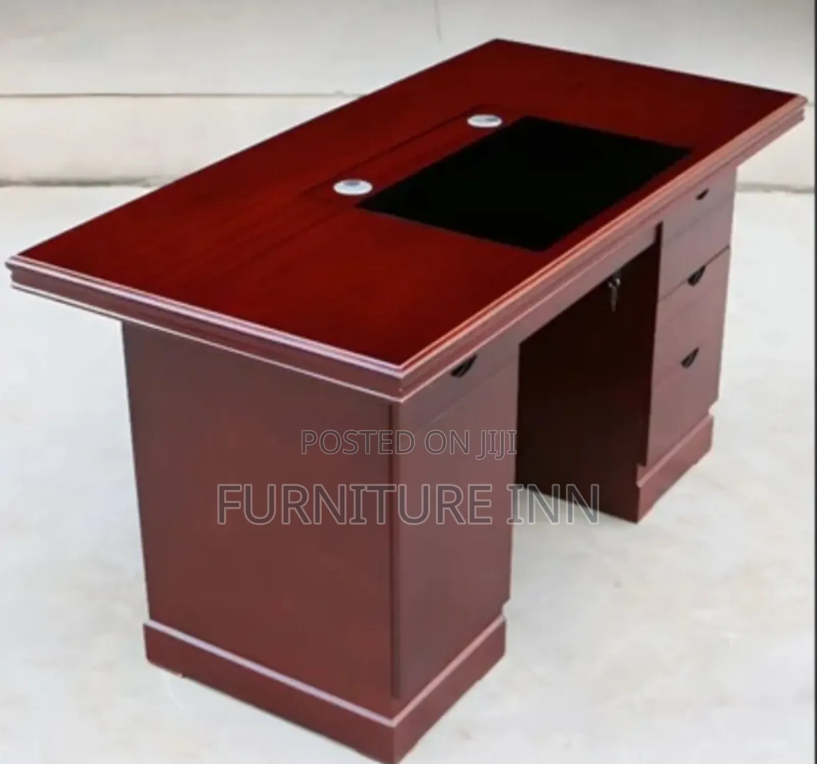 Office Table:1.4M Luxurious Office Table