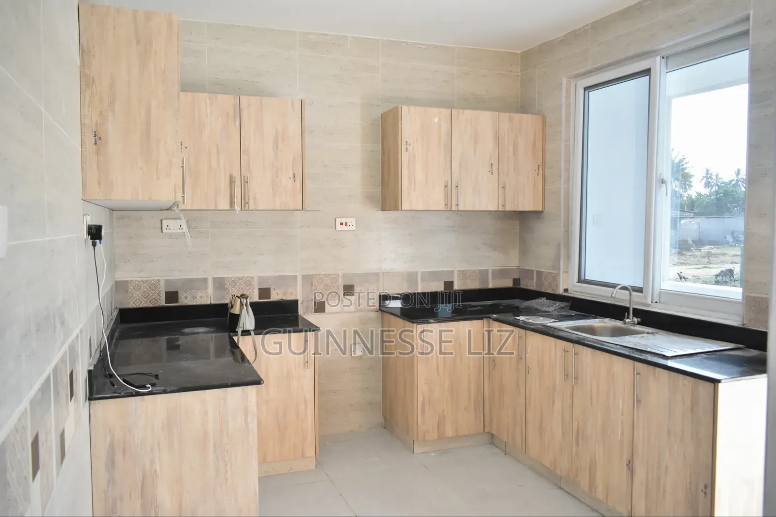 3bdrm Bungalow in Whispering Palms, Tezo for sale