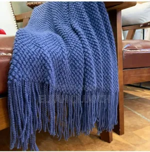 Knitted Throw Blankets Present a Rhombic Patter