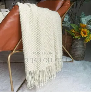 Knitted Throw Blankets Present a Rhombic Patter