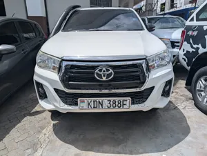 Toyota Hilux SR5 4x4 2018 White