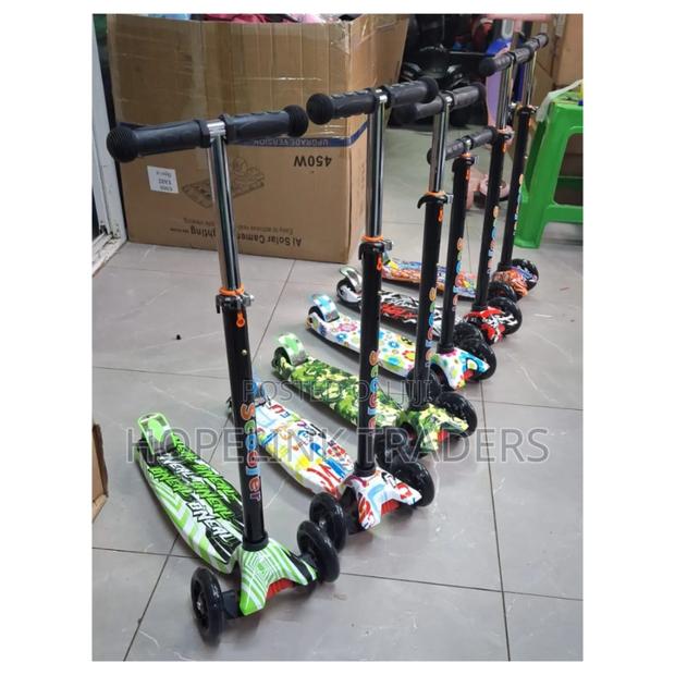 Scooter, Adjustable Handle Height Capacity 60kgsAges 3-10 - main view