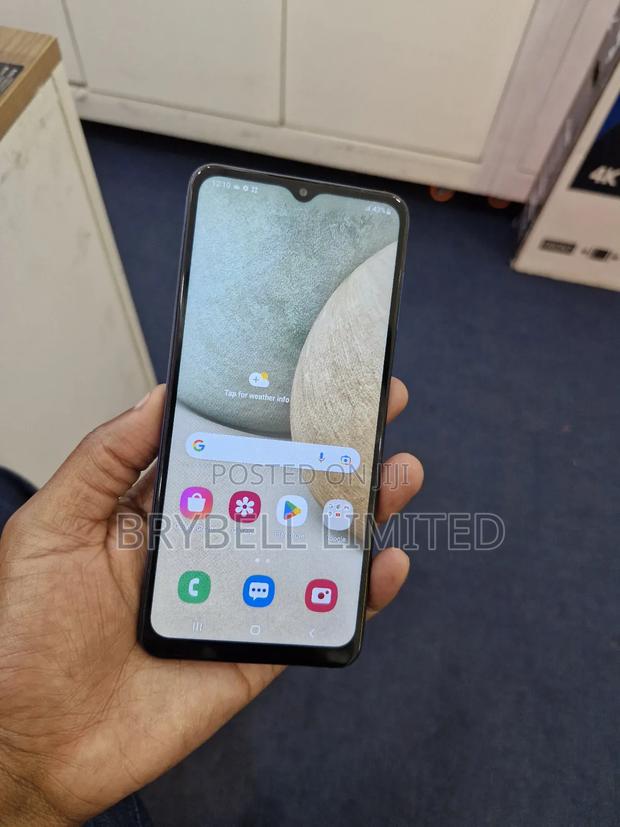 Samsung Galaxy A12 64 GB Blue - main view