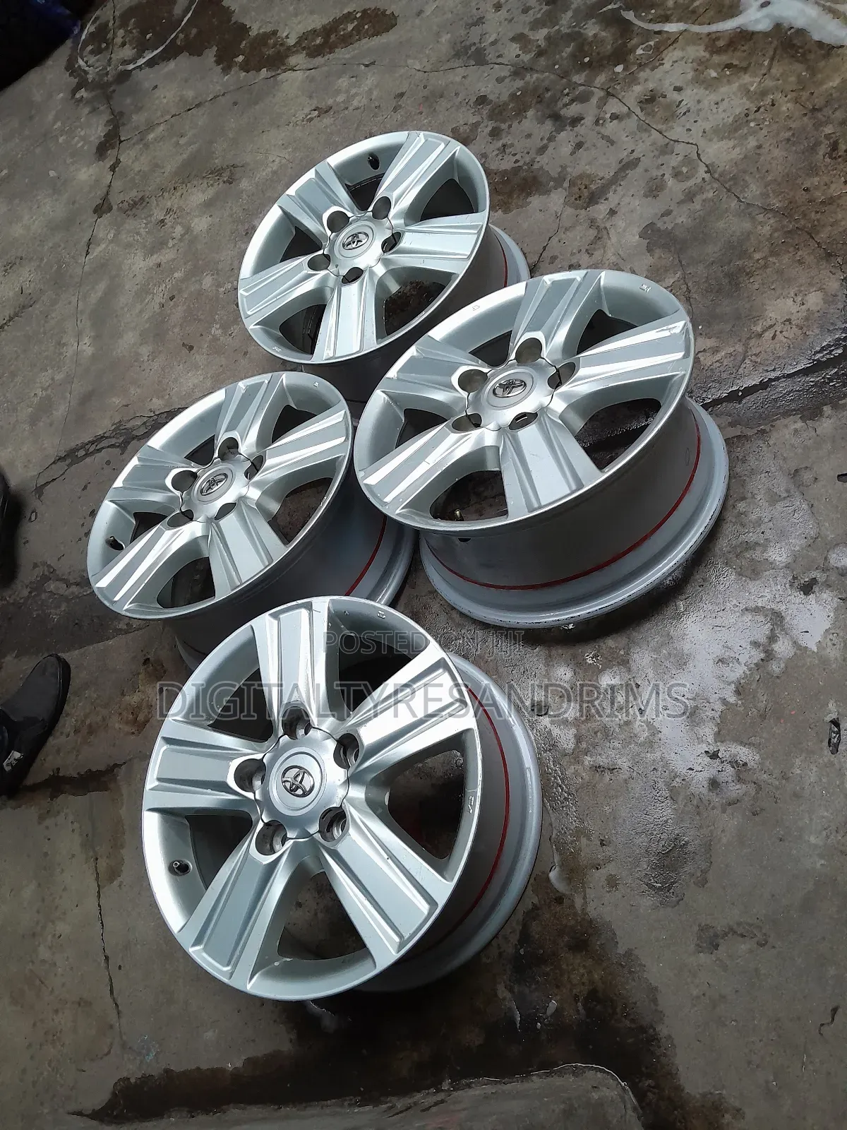 Toyota Landcruiser V8 Rims Size 18"