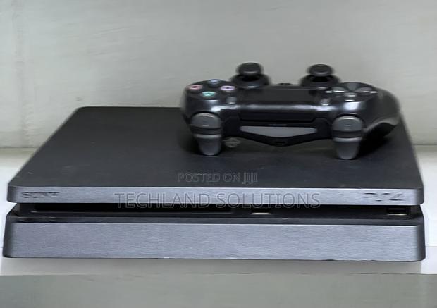 Chipped Ps4 With Fc25 - main view