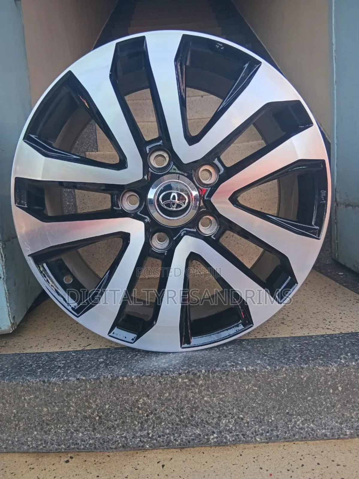 Toyota Landcruiser V8 Rims Size 18"