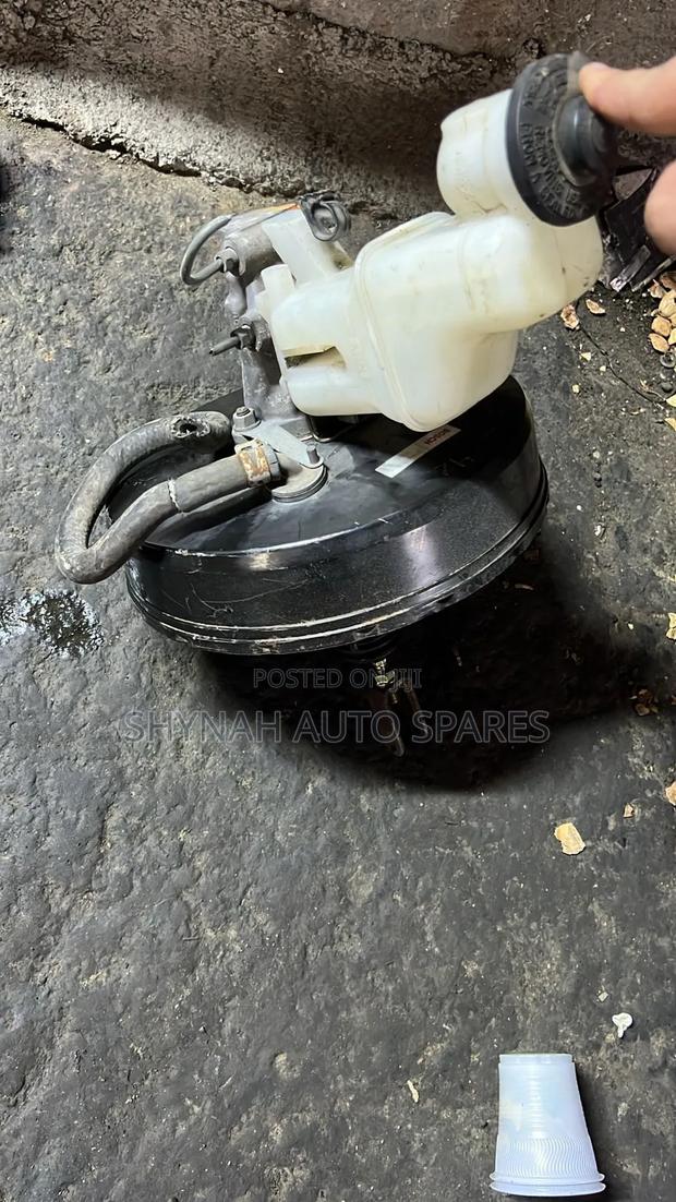 Toyota Kluger Brake Master Cylinder and Brake Booster