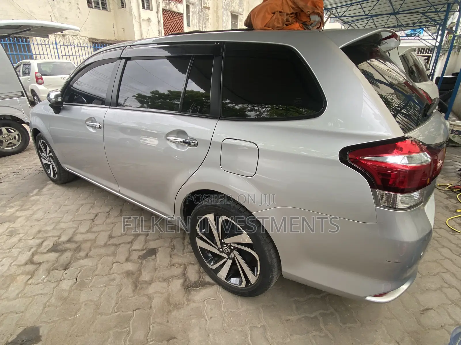 Toyota Corolla Fielder 1.5 Petrol FWD 2017 Silver