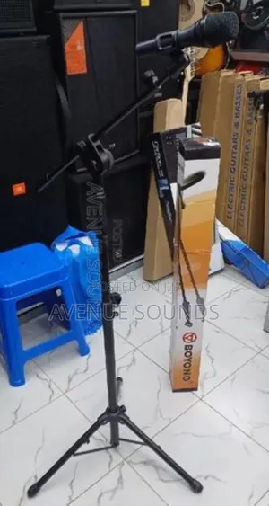 Boyong Heavy-Duty Microphone Stand