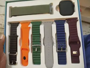 M70 Ultra 2 Wristwatch With 7 Straps