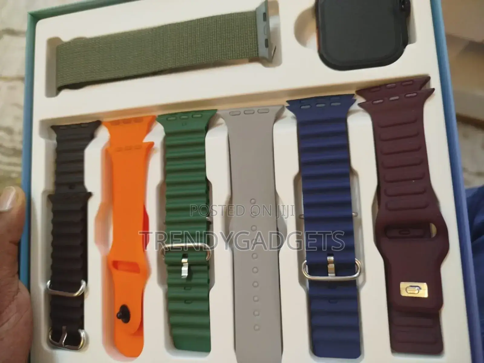 M70 Ultra 2 Wristwatch With 7 Straps