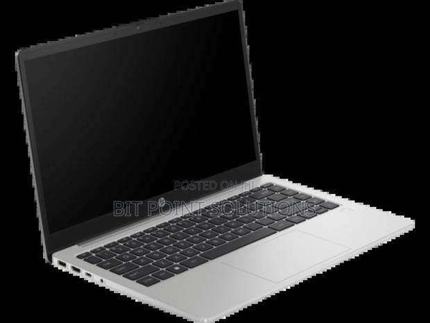 New Laptop HP 250 G10 8GB Intel Core i7 SSD 512GB - main view