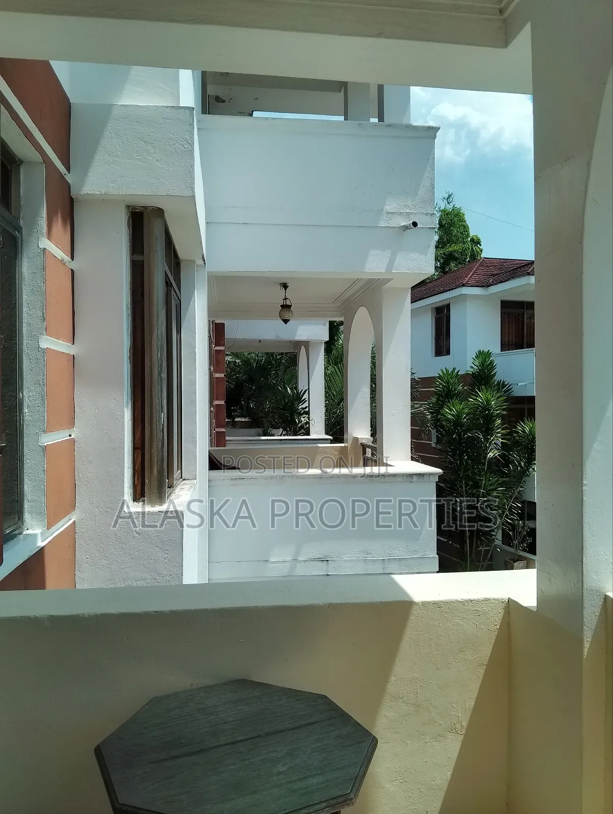 Furnished 2bdrm Apartment 2 Let in Nyali Estate