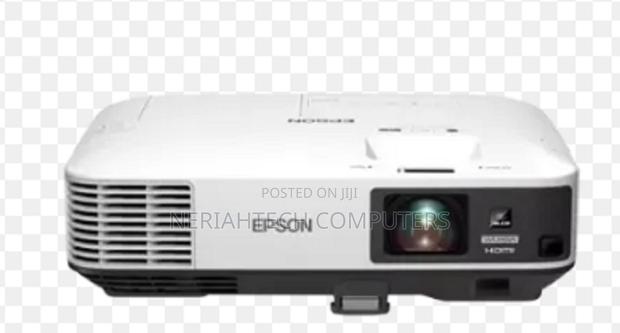 EPSON Projector Eb-225ou Lumens 5000 - thumbnail 3
