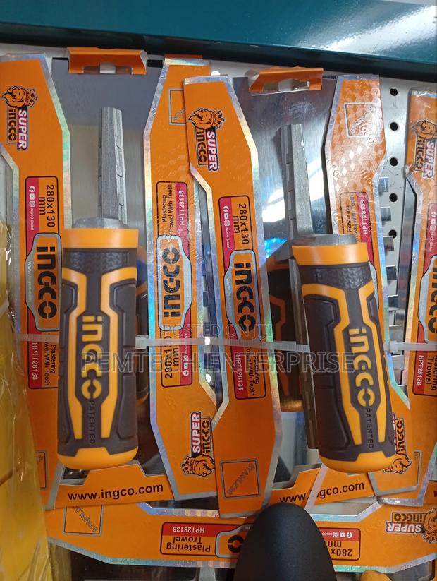 Plastering Trowel With Teeth - main view