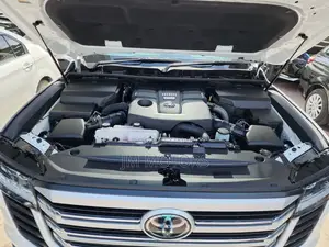 Toyota Land Cruiser 2023 White
