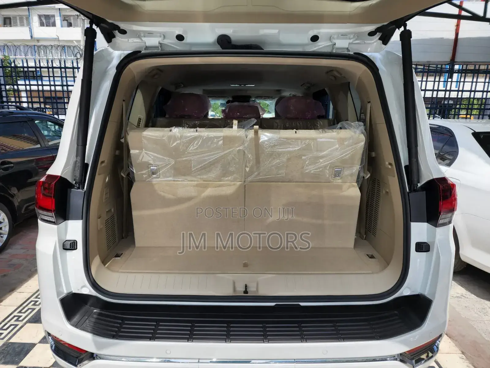 Toyota Land Cruiser 2023 White
