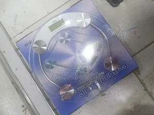 Clear Glass Bathroom Scale Measuring Upto 180kgs