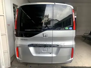 Honda Stepwgn 2017 Silver